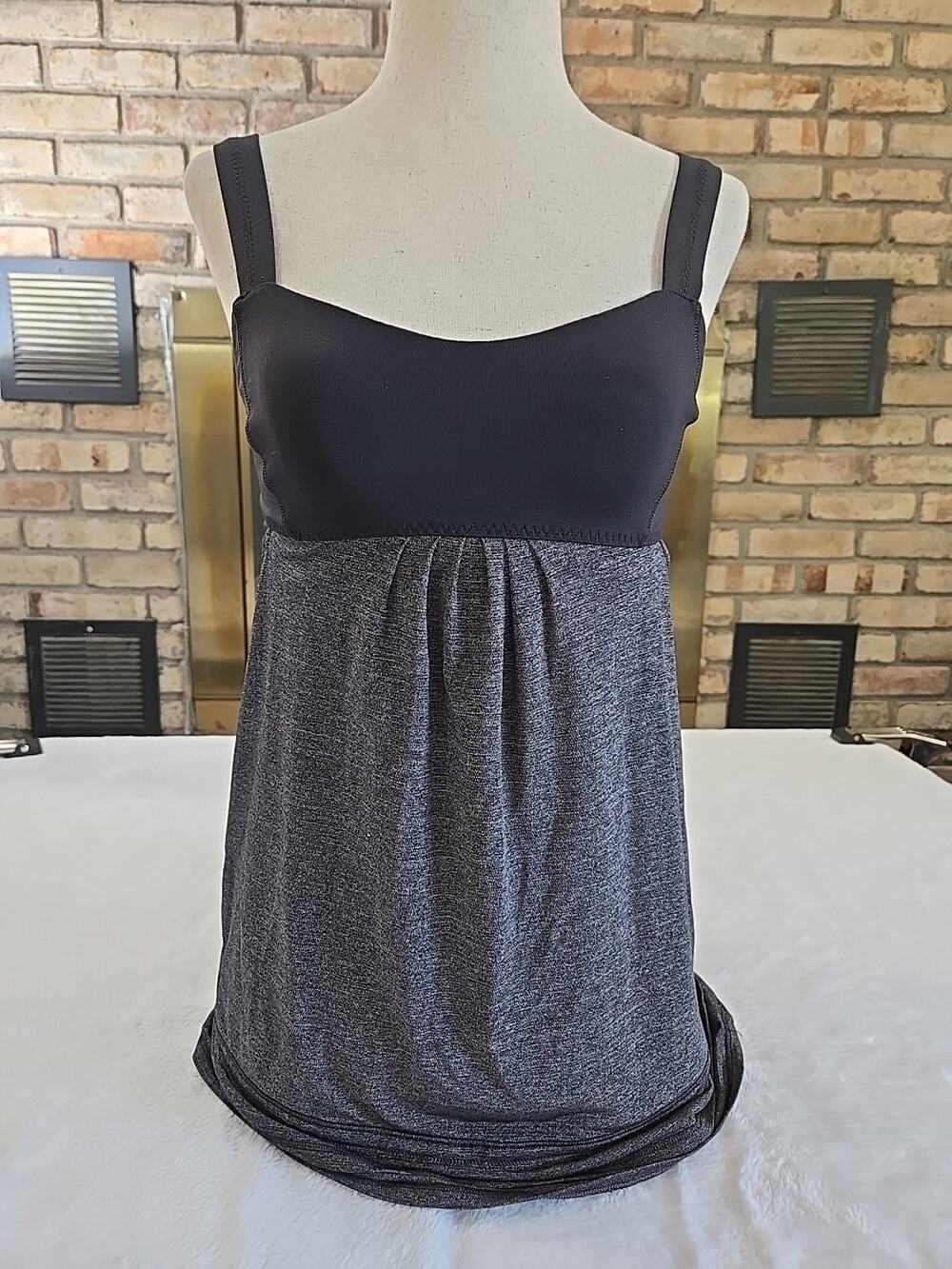 Lululemon No Limits Athletic 2 In 1 Tank Top Womans Sz 6 Layered Yogacore Gym